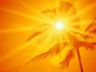 Il calare del sole in uno splendido scenario esotico