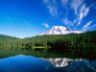 Lago alpino in estate
